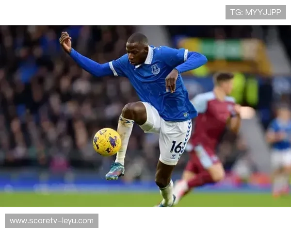 埃弗顿核心发力 多名主将表现抢眼