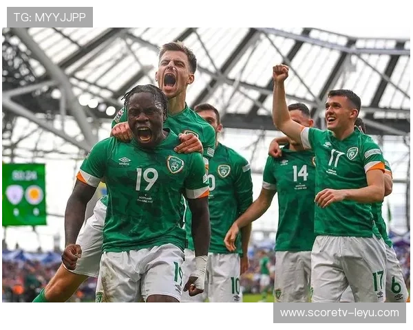 荷甲赛场再燃激情,球迷狂欢点燃全城热浪 荷甲赛场再燃激情,球迷狂欢点燃全城热浪